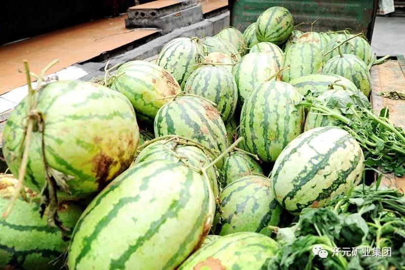 買下一整車西瓜，讓瓜農(nóng)早點回家